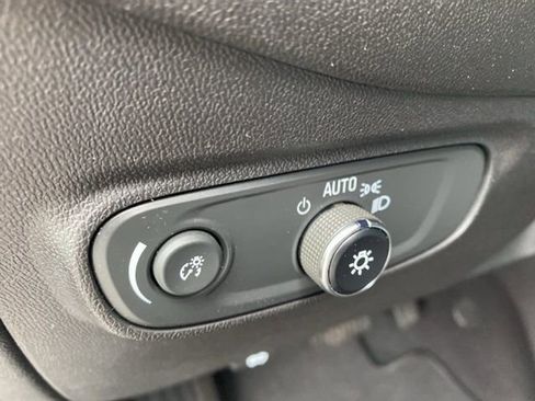 Used 2024 Chevrolet Equinox LT FWD image 17