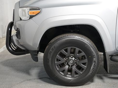 Certified 2021 Toyota Tacoma SR5 AWD/4WD image 5
