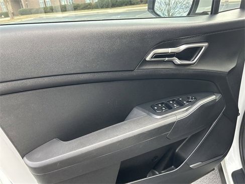 Certified 2025 Kia Sportage LX image 19