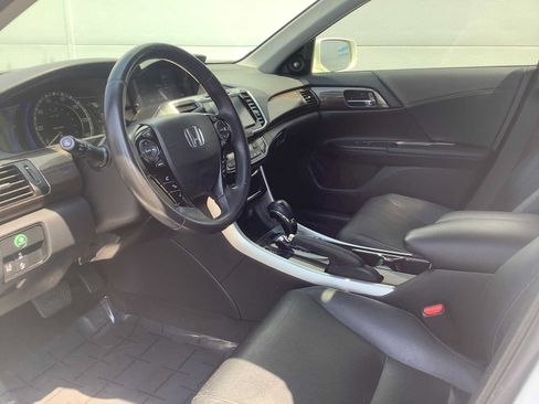 Used 2017 Honda Accord EX-L image 3