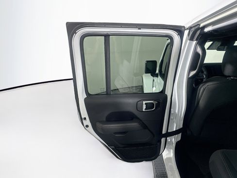 Used 2025 Jeep Wrangler Unlimited Sahara AWD/4WD image 26