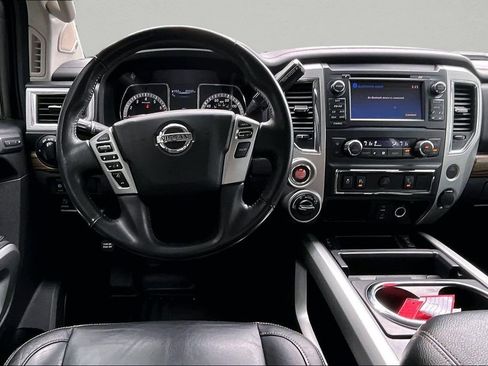 Used 2018 Nissan Titan SL AWD/4WD image 10