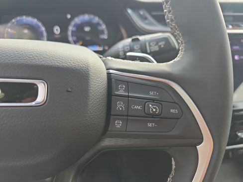Used 2025 Jeep Grand Cherokee L Laredo w/ Luxury Tech Group I AWD/4WD image 27