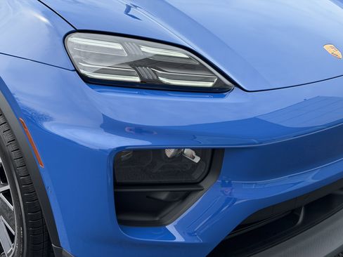 New 2026 Porsche Macan Electric image 12