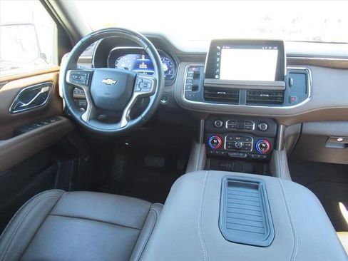 Used 2024 Chevrolet Suburban High Country w/ Advanced Technology Package image 13