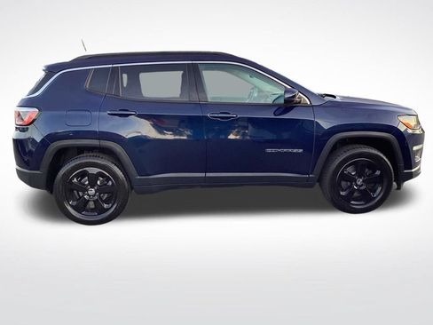 Used 2018 Jeep Compass Latitude w/ Cold Weather Group AWD/4WD image 9