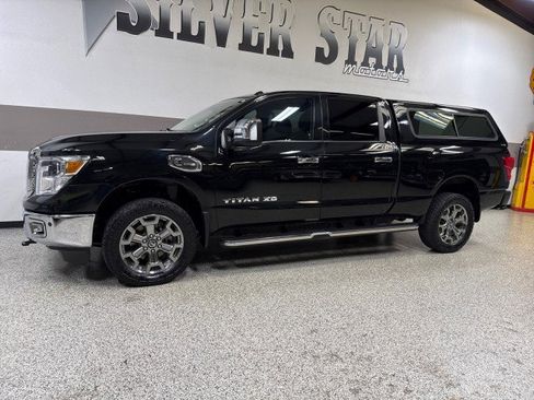 Used 2018 Nissan Titan SL w/ Chrome Package image 4