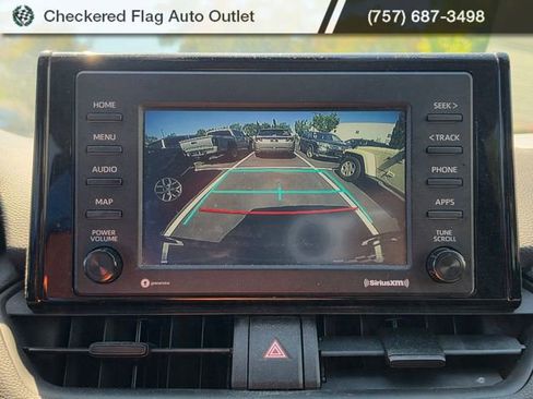 Used 2021 Toyota RAV4 LE AWD/4WD image 17