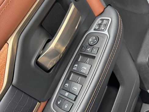 Used 2024 RAM 2500 Limited image 19