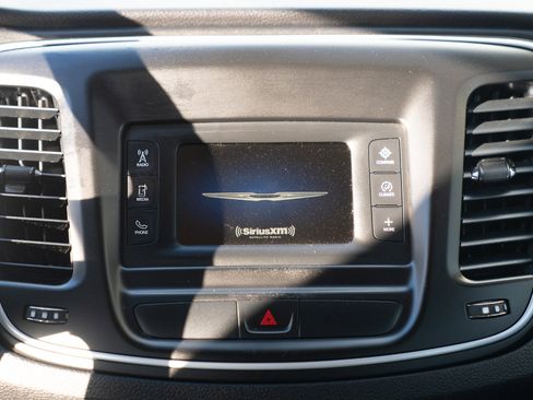 Used 2015 Chrysler 200 Limited w/ Convenience Group image 28