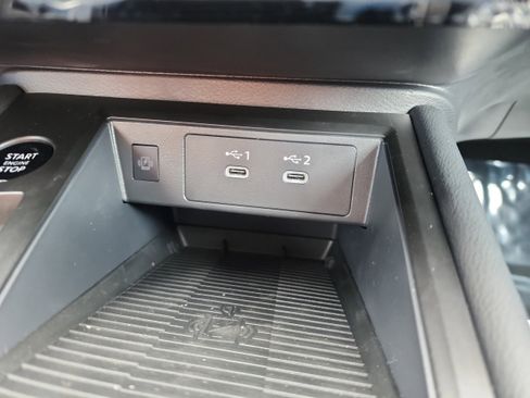 New 2025 Nissan Kicks SR image 13