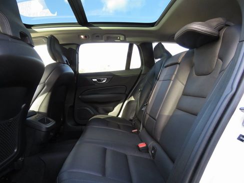 Used 2022 Volvo V60 T5 Cross Country w/ Climate Package image 19