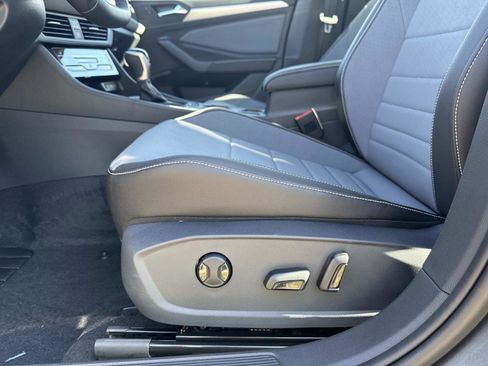 New 2025 Volkswagen Jetta SE image 14