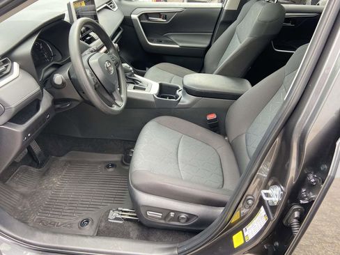 Used 2025 Toyota RAV4 XLE w/ Convenience Package FWD image 18