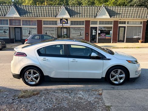 Used 2012 Chevrolet Volt Premium w/ Premium Trim Package FWD image 10