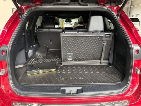 Used 2023 Toyota Highlander XSE AWD/4WD image 9