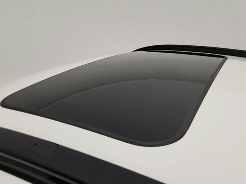 Used 2024 Kia Niro Wave w/ Wave Preserve Package image 10