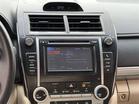 Used 2012 Toyota Camry L image 15