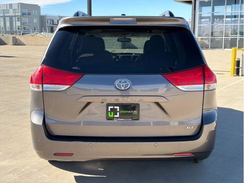 Used 2012 Toyota Sienna XLE image 7