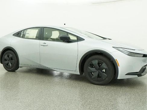 New 2026 Toyota Prius LE image 28