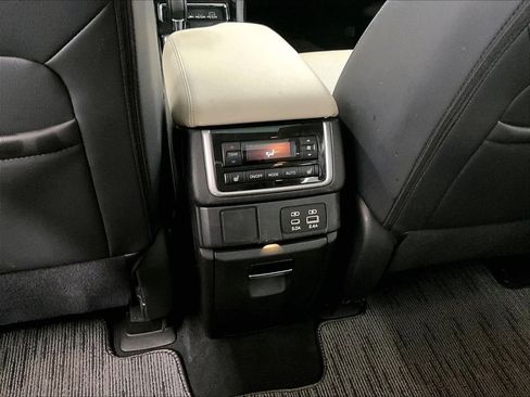 Used 2023 Subaru Ascent Limited w/ Technology Package image 28