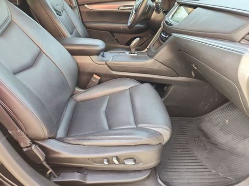 Used 2018 Cadillac XT5 Luxury w/ Driver Awareness Package image 29