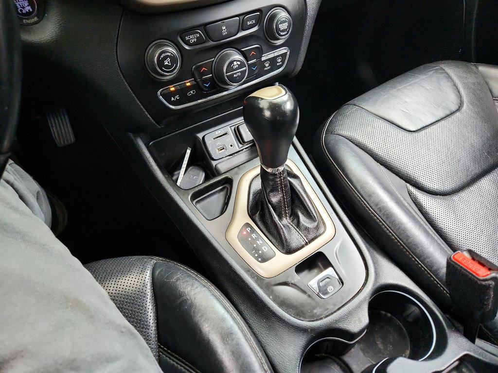 Used 2014 Jeep Cherokee Limited w/ Technology Group FWD image 18
