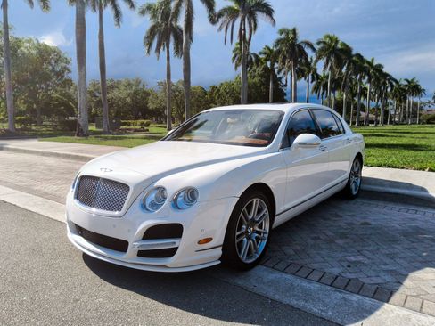Used 2013 Bentley Flying Spur Flying Spur image 2