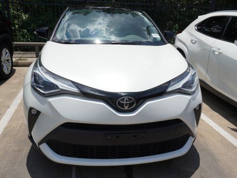 Used 2020 Toyota C-HR Limited FWD image 2
