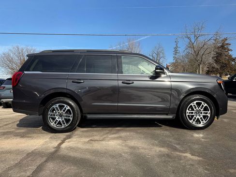 Used 2025 Ford Expedition Active image 4