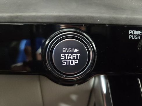 Used 2024 Kia Carnival EX FWD image 24