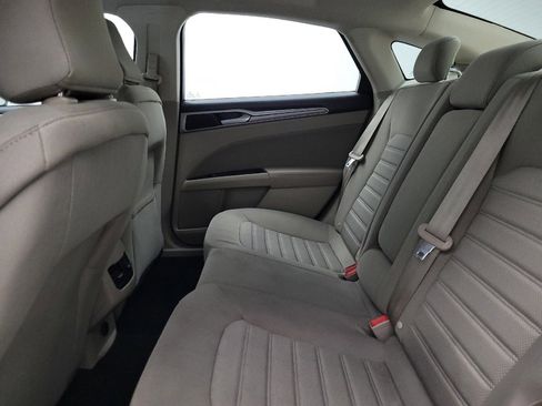 Used 2020 Ford Fusion SE image 18