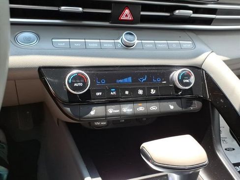 Used 2023 Hyundai Elantra SEL w/ Convenience Package FWD image 20