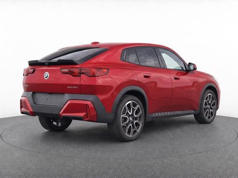 Used 2026 BMW X2 xDrive28i AWD/4WD image 3