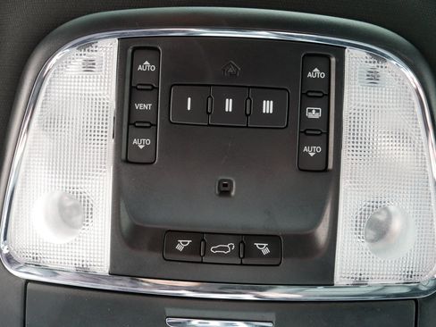 Used 2018 Jeep Grand Cherokee Limited image 32