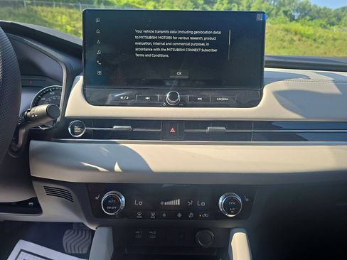 New 2025 Mitsubishi Outlander SE image 19