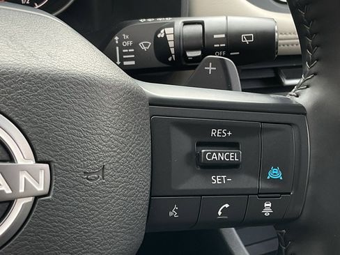 Used 2025 Nissan Rogue SV image 25