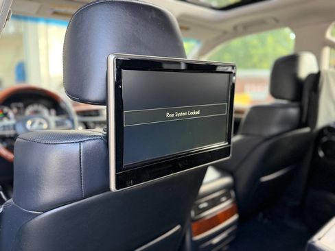 Used 2017 Lexus LX 570 4WD w/ Luxury Package image 80