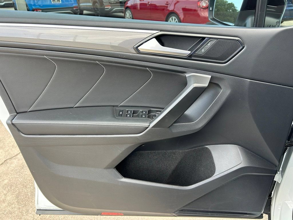 Certified 2023 Volkswagen Tiguan SE R-Line FWD image 18