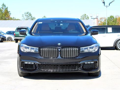 Used 2018 BMW 740i image 2