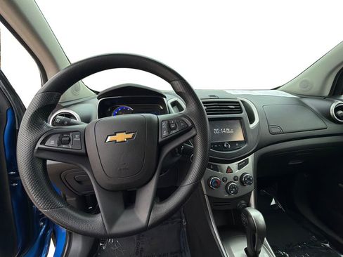 Used 2016 Chevrolet Trax LT w/ LT Sun and Sound Package image 21