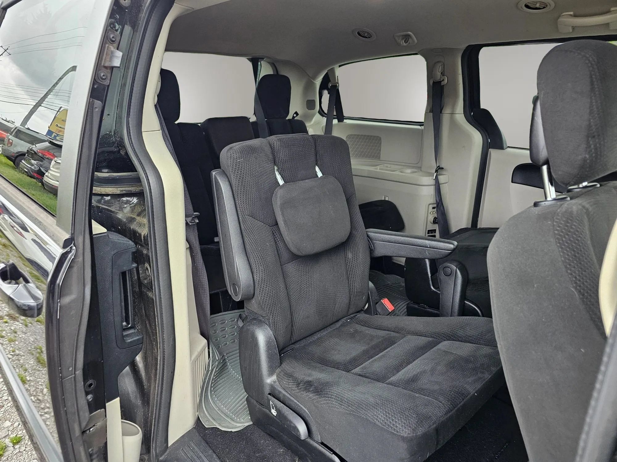 Used 2015 Dodge Grand Caravan SE w/ Quick Order Package 29E SE FWD image 8