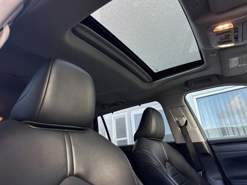 Used 2024 Toyota Highlander XLE image 17