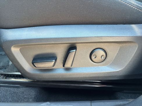 Used 2025 Nissan Rogue SV FWD image 22