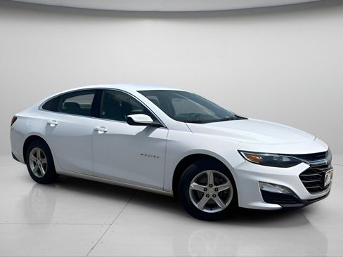 Used 2022 Chevrolet Malibu LT FWD image 2
