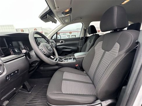 Used 2023 Kia Sorento LX image 24