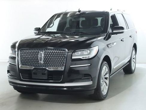 Used 2024 Lincoln Navigator Reserve image 3