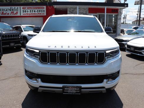 Used 2024 Jeep Wagoneer Series II AWD/4WD image 8