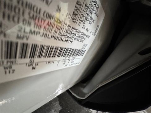 Used 2019 Lincoln Nautilus Reserve image 27