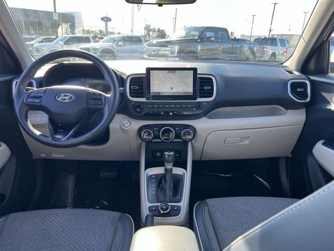 Used 2024 Hyundai Venue Limited FWD image 23